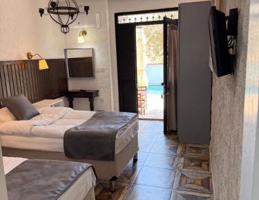 Twin Room with Pool View