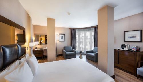 Corner Suite