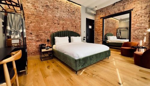 Superior Double Room Street View