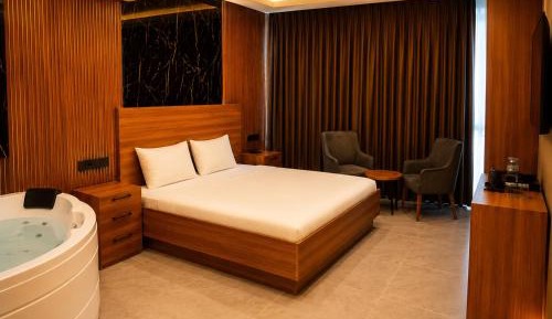Deluxe Double Room with Bath