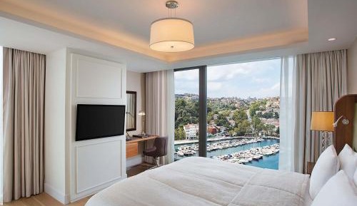 Residence Three-Bedroom Bosphorus View