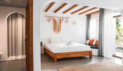 Queen Room with Pool View
