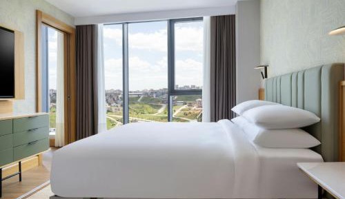One-Bedroom King Corner Suite with Sofa Bed and City View