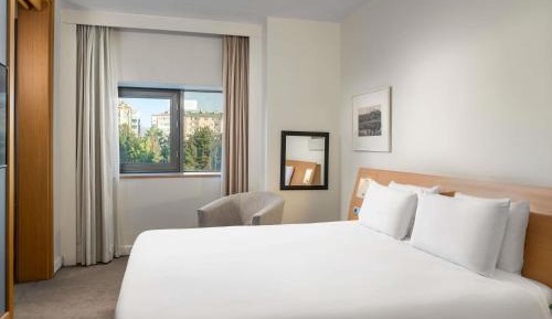 Superior Suite with 1 queensize bed and sofa