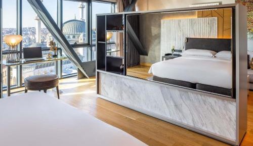 Signature Suite, Taksim Square view, Club Millesime access, King size bed