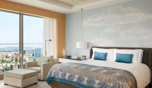 Deluxe City Room