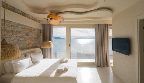 Deluxe Double Room with Balcony and Sea View