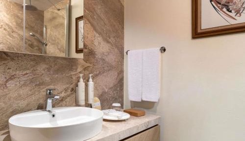 Junior Suite with Courtyard View