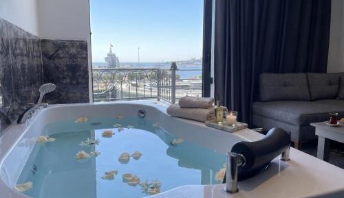 King Suite with Spa Bath