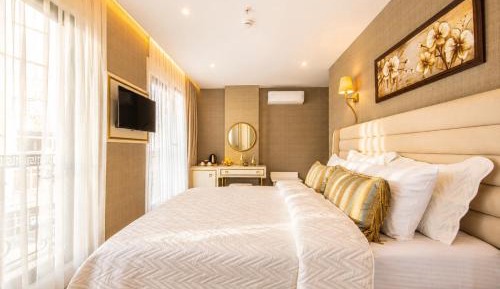Deluxe Queen Room