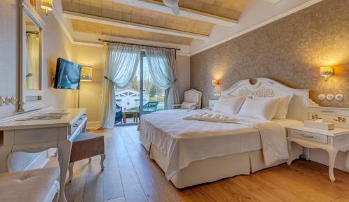 Deluxe Double Room with Terrace