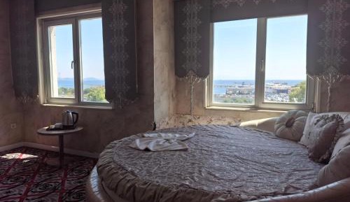 Queen Suite with Sea View