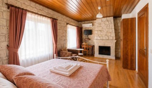 Standard Queen Room
