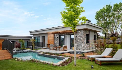Two-Bedroom Villa with One King Bed and Two Single Beds