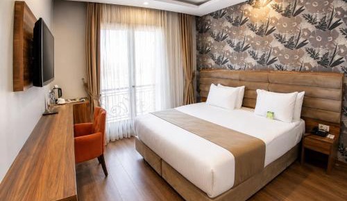 Trendy Room with Queen Size Bed