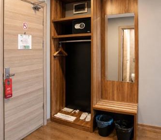 Trendy Room with 1 King + 1 Single Bed