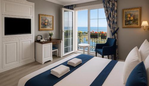 Deluxe Double Room with Balcony and Sea View