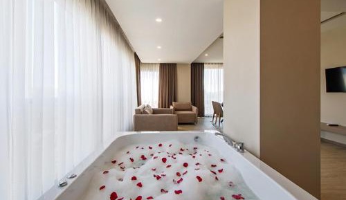 King Suite with Spa Bath