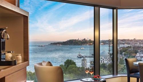 Deluxe Suite with Bosphorus View