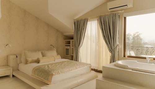Queen Room with Spa Bath