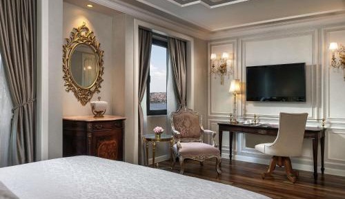Junior Suite with Golden Horn View and Nickelodeon Play Access