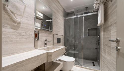 Queen Suite with Sea View