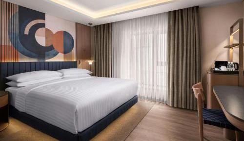 Superior, Guest Room, 1 King Bed with Courtyard View