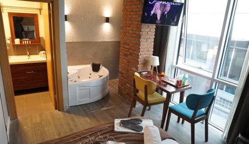 King Room with Spa Bath