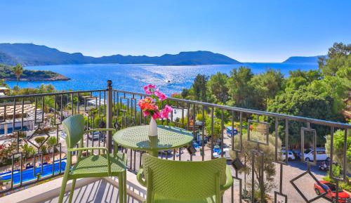 Deluxe Double Room with Balcony and Sea View
