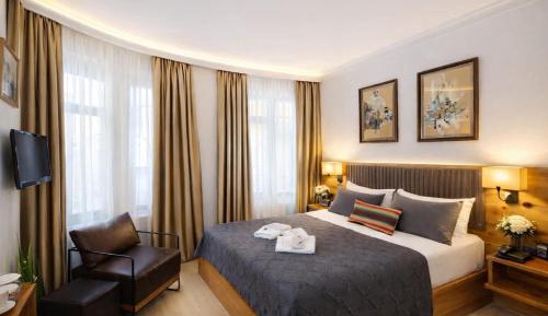 Queen Room