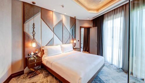 One-Bedroom King Suite with Terrace