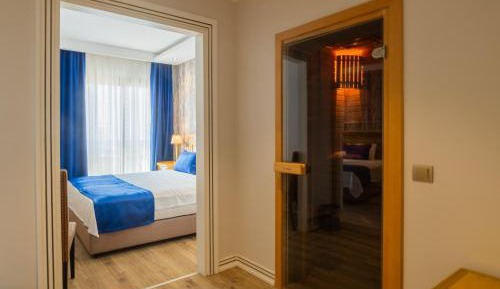 Suite with Sauna