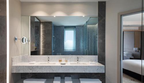 Junior King Suite - Executive Lounge Access