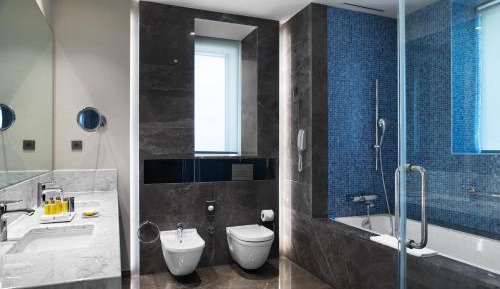 Two-Bedroom Executive Suite with Sea View - Lounge Access