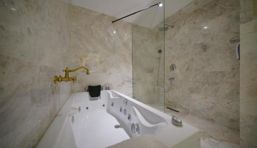 Deluxe Double Room with Bath