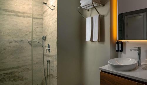 One-Bedroom Deluxe Apartment