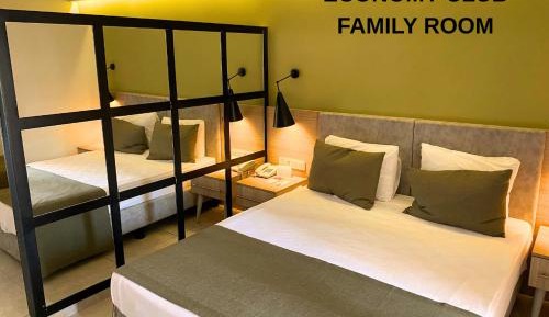 Economy Club Family Room