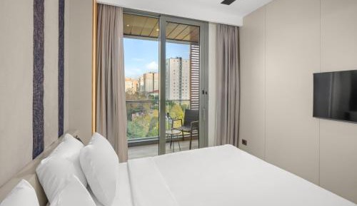 Standard King Room with Balcony - Smoking
