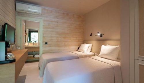 Kumquat Room