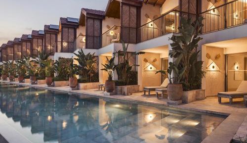 Deluxe Room with Direct Pool Access
