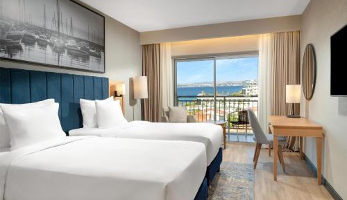 Premium Room with Balcony and Partial Sea View
