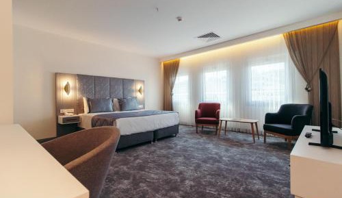 Suite with City View