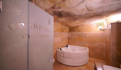 Deluxe Queen Suite