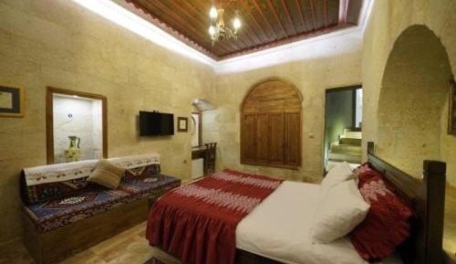 Deluxe King Suite
