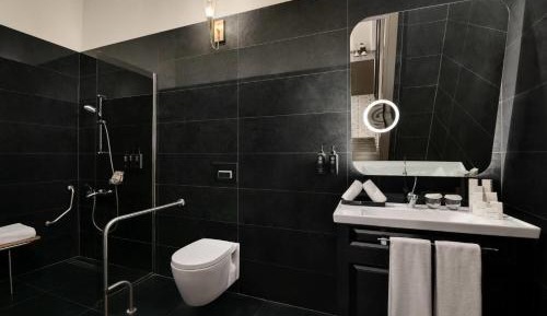 Heritage King Room - Mobility Accessible 