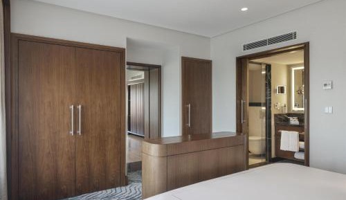 Deluxe Suite with Kitchen and Lounge Access