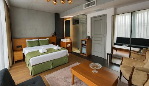 Deluxe Family Room