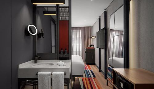 Aloft King Room