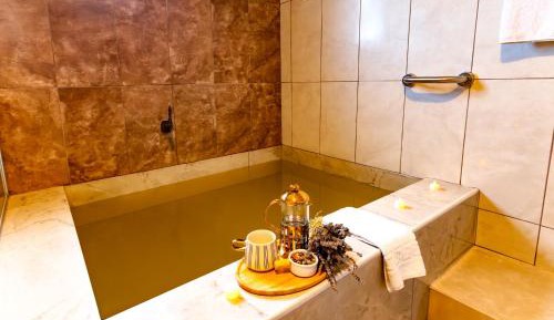 Suite with Spa Bath