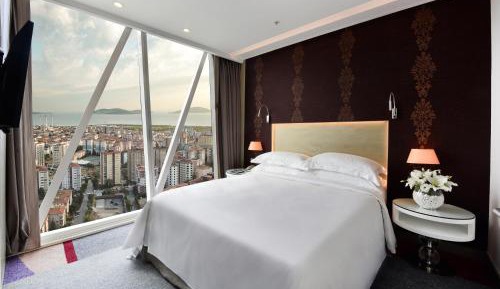 One Bedroom Suite with Sea View